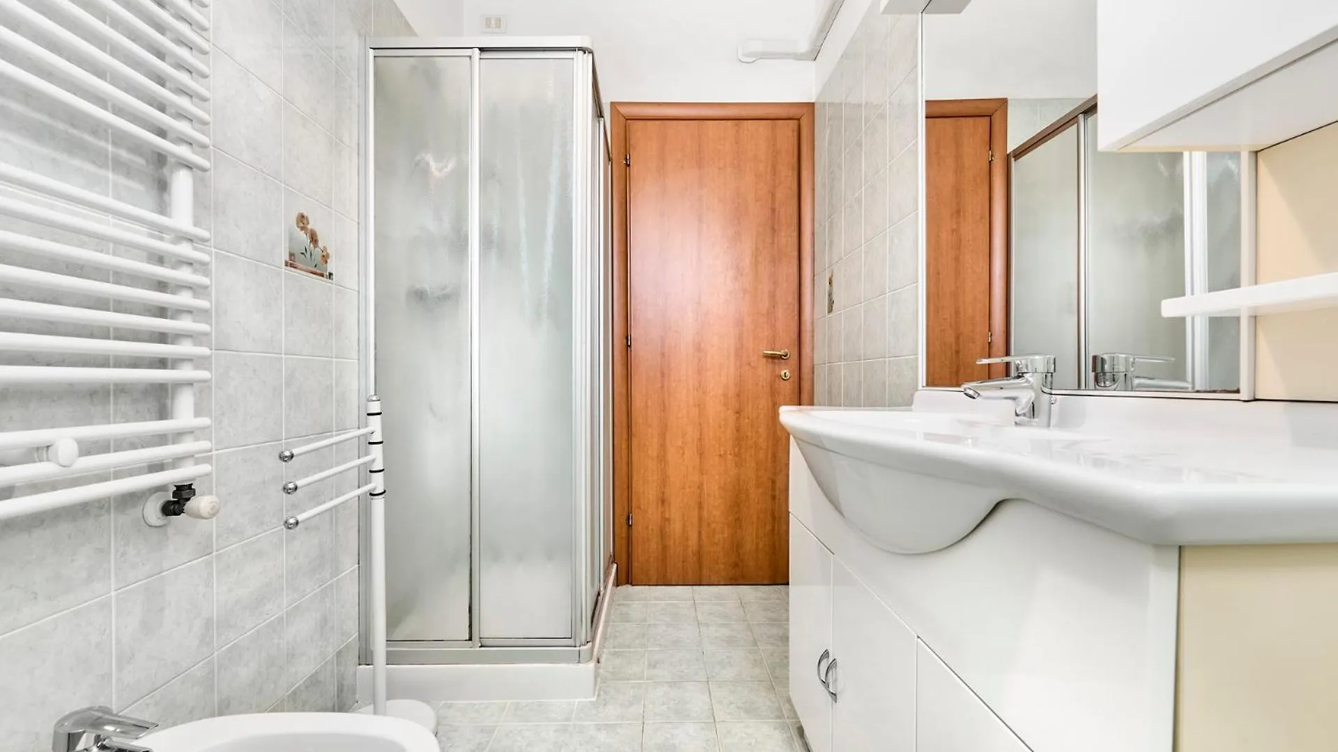 Jesolo Flowers Beach House - Host Solution Apartment