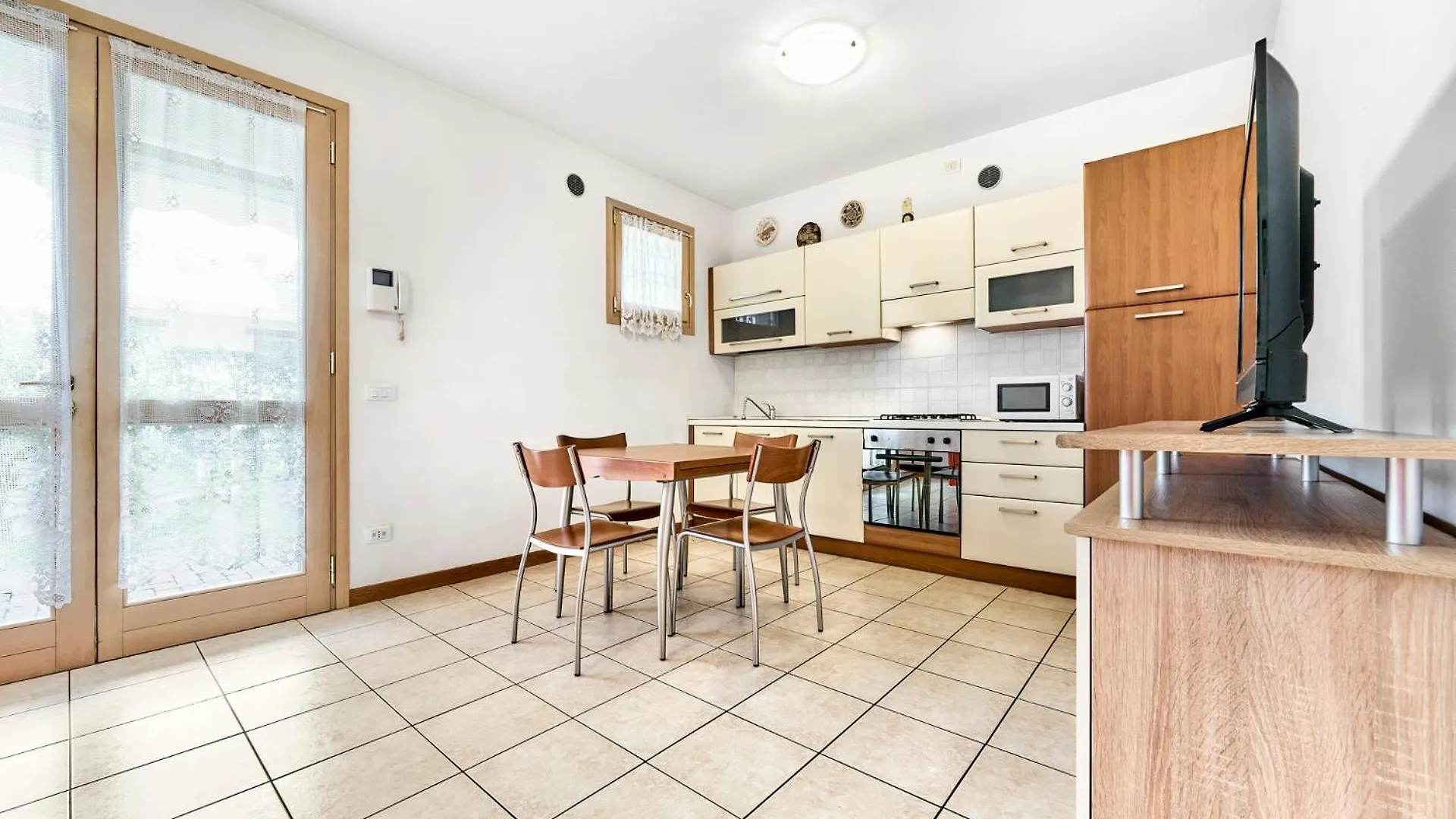 Jesolo Flowers Beach House - Host Solution 0*, Lido di Jesolo
