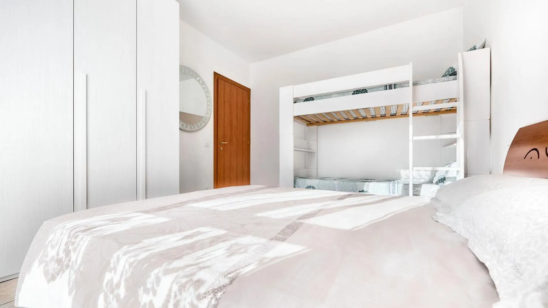 Jesolo Flowers Beach House - Host Solution Italy