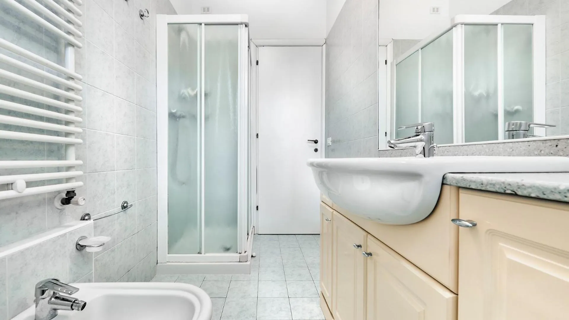 Jesolo Flowers Beach House - Host Solution Lido di Jesolo